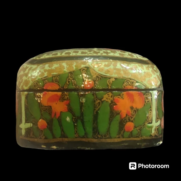 Vintage Intricately Handpainted And Lacquered Paper Mache Trinket Box - Picture 4 of 6